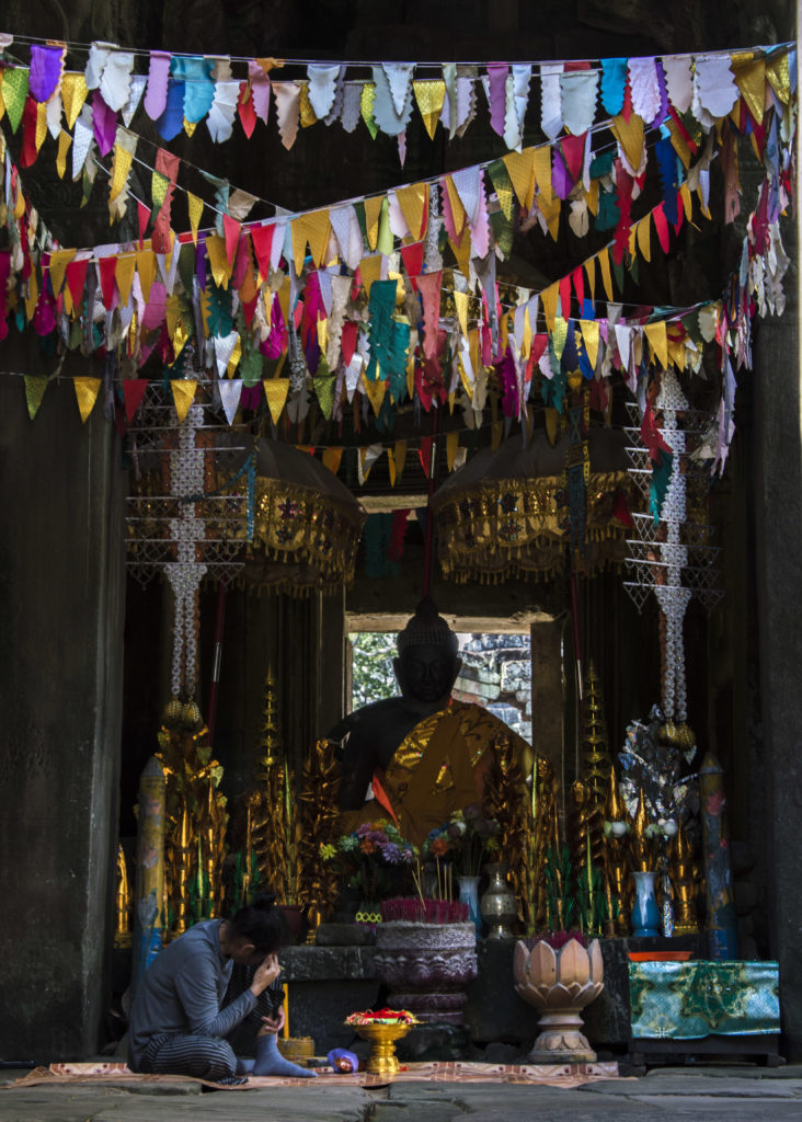 inside angkor wat temple