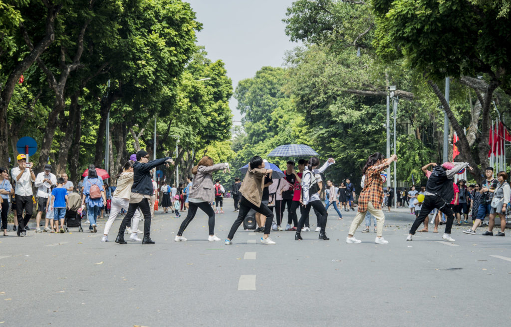 Dinh Tien Hoang group dancing