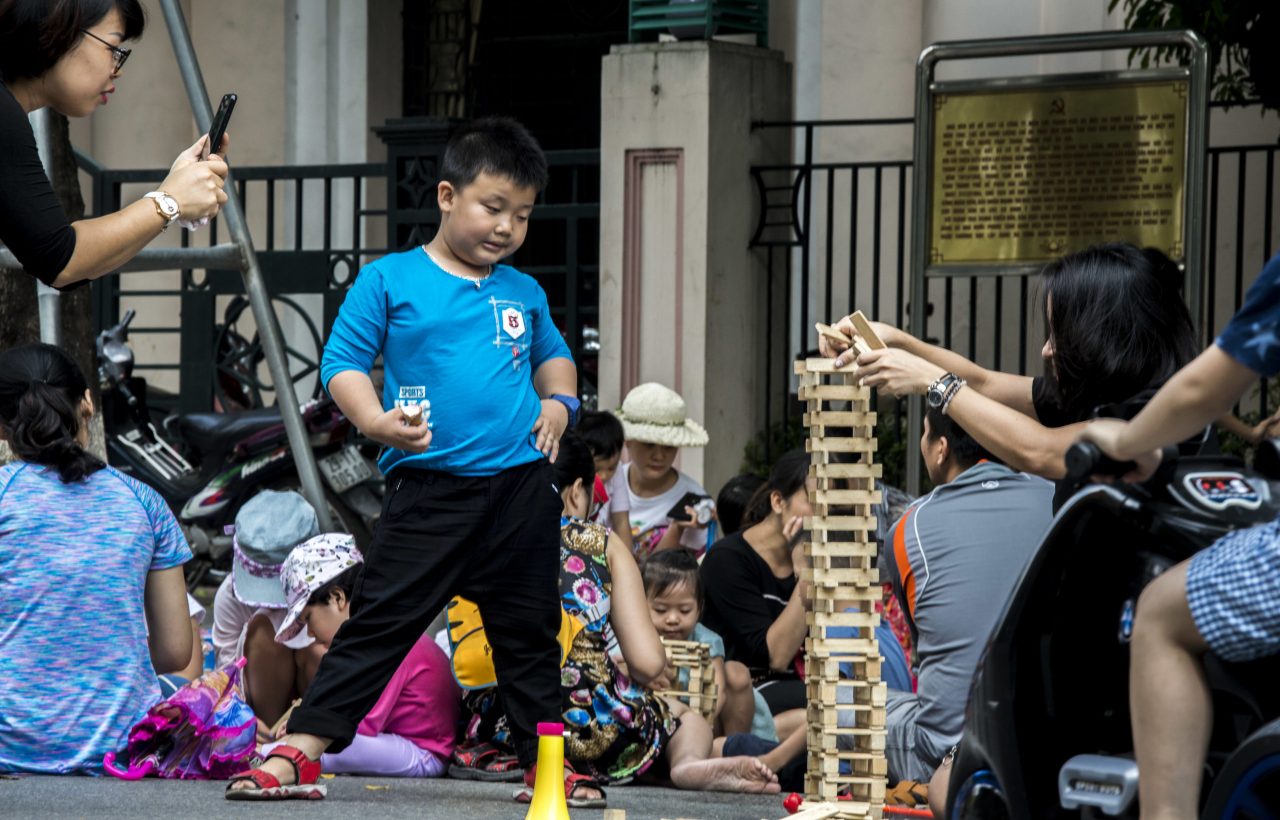 Dinh Tien Hoang kids playing